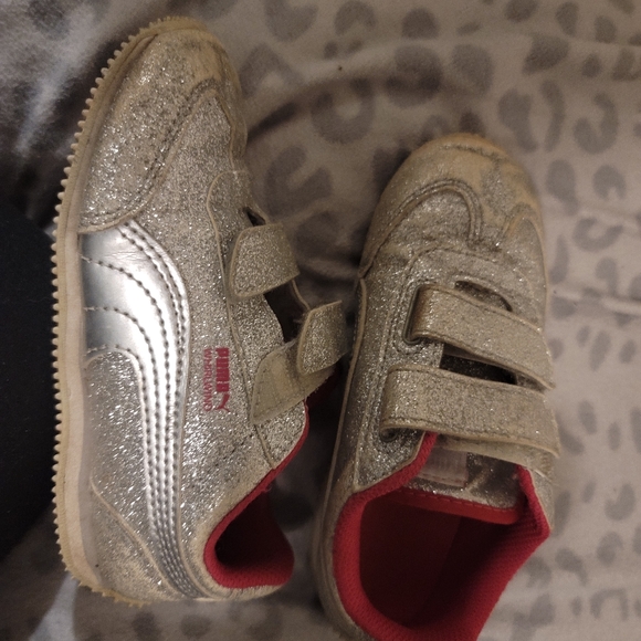 silver sparkle puma shoes